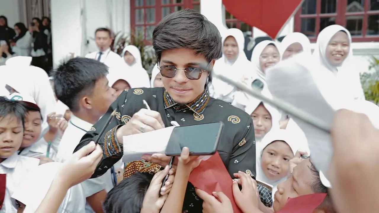 Potret Atta Halilintar kunjungi Sekolah Indonesia Kuala Lumpur (Sumber: Instagram/@attahalilintar)