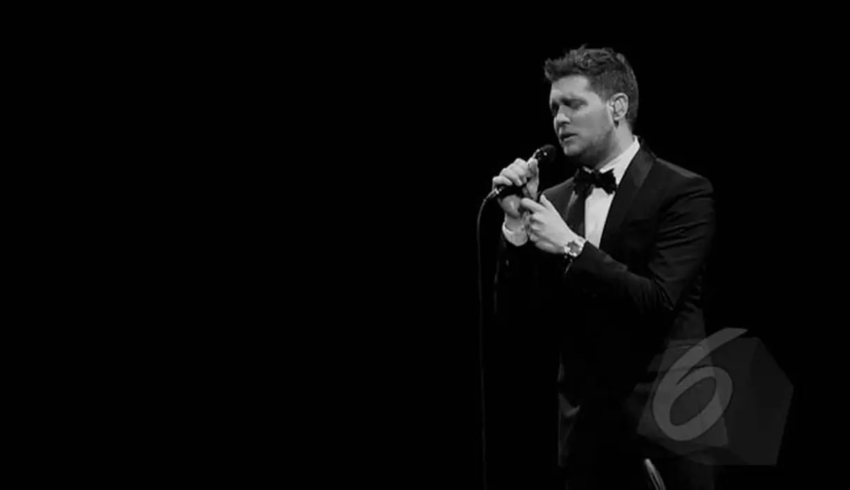 Michael Buble sukses membuat para penonton di Indonesia Convention Exhibition (ICE), Tangerang, terhanyut menikmati indahnya tembang-tembang milik peraih Grammy Awards itu, Kamis (29/1/2015). (Liputan6.com/Herman Zakharia)