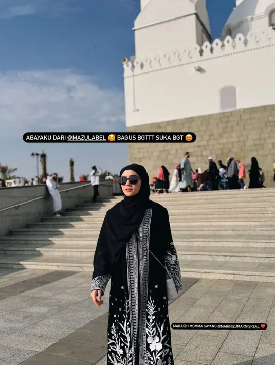 Febby Rastanty tetap tampil stylish, ditambah dengan sunglesses