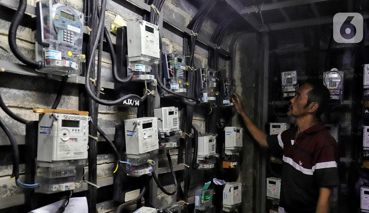 Keputusan ini bertujuan untuk menjaga daya beli masyarakat dan daya saing usaha, sehingga tarif tenaga listrik triwulan II tahun 2025 tidak berubah atau sama dengan tarif tenaga listrik periode triwulan I di tahun 2025. (Liputan6.com/Angga Yuniar)