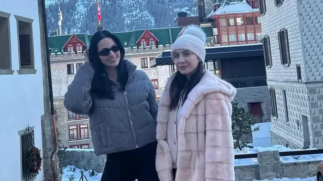 Nia Ramadhani Liburan Akhir Tahun ke Eropa ketemu Nagita Slavina. [@ramadhaniabakrie]