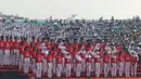 Paduan suara memeriahkan acara perayaan Hari Olahraga Nasional ke-34 di Stadion Dr. H. M. Soebroto, Magelang, Sabtu (9/9/2017). Haornas tahun ini mengangkat tema "Olah Raga yang Menyatukan Kita". (Bola.com/Dorojatun)