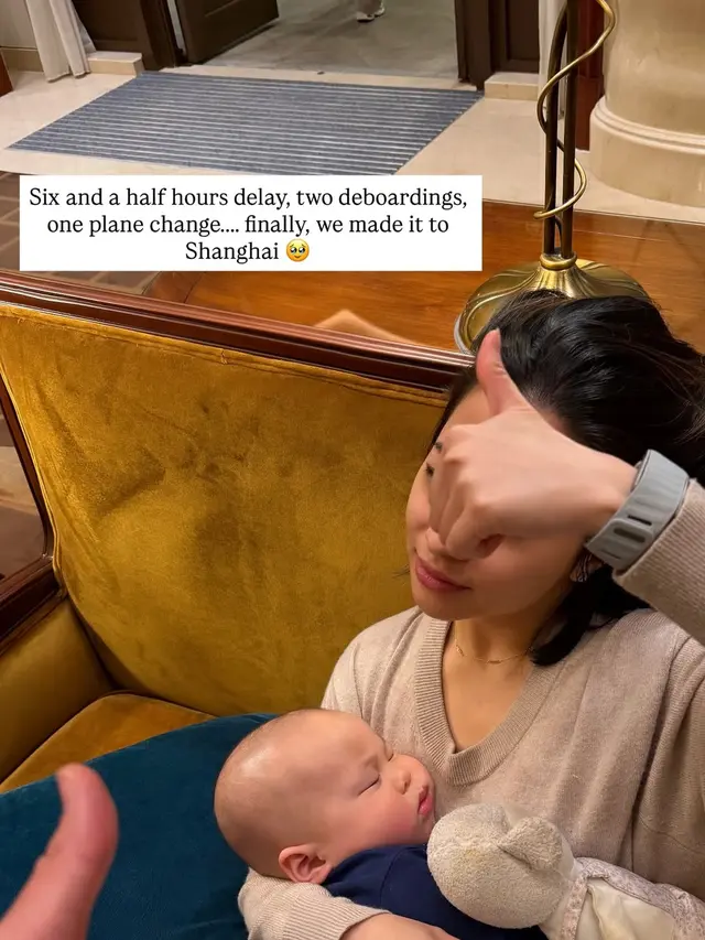 Gaya Nikita Willy dan Buah Hati Kompak Bergaya Denim Saat Liburan ke Disneyland Shanghai