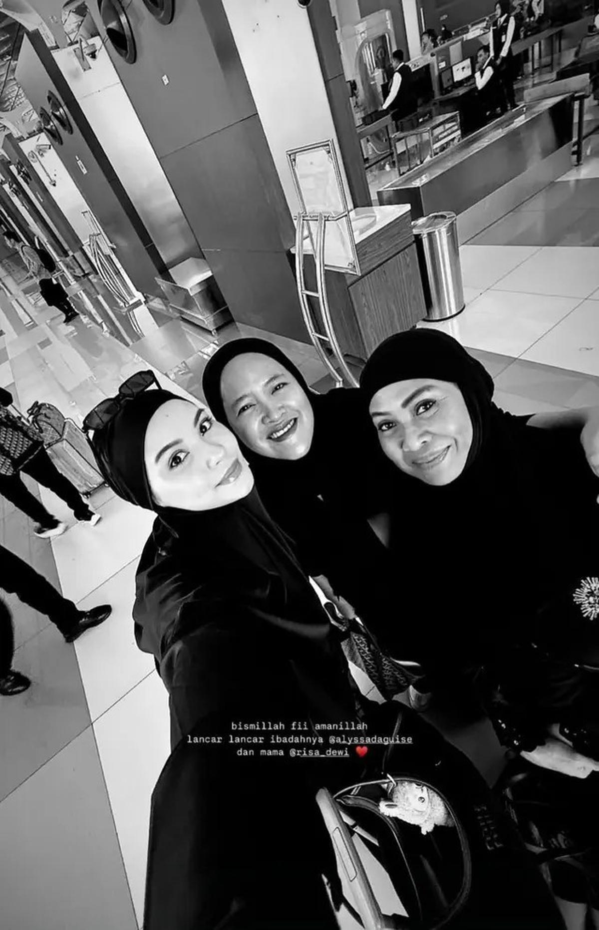 7 Potret Alyssa Daguise Tunangan Al Umroh, Tepis Kabar Pacaran Beda Agama