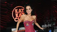 Pada malam penghargaan MTV Award 2009 silam, Katy Perry tampil dengan mengenakan lingerie seksi berhiaskan logo West Ham. (sumber: mtv.co.uk)