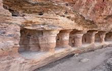 Situs Bukit Batu Misterius Ini Ternyata Lokasi Peti Mati Para Penyembah Api, di Dalamnyanya Ada Tembikar dari Asia Tenggara