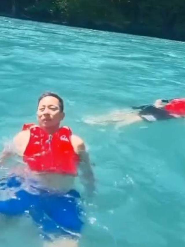 7 Potret Liburan Ringga Agus Rahman di Swiss, Seru Susuri Sungai Aare