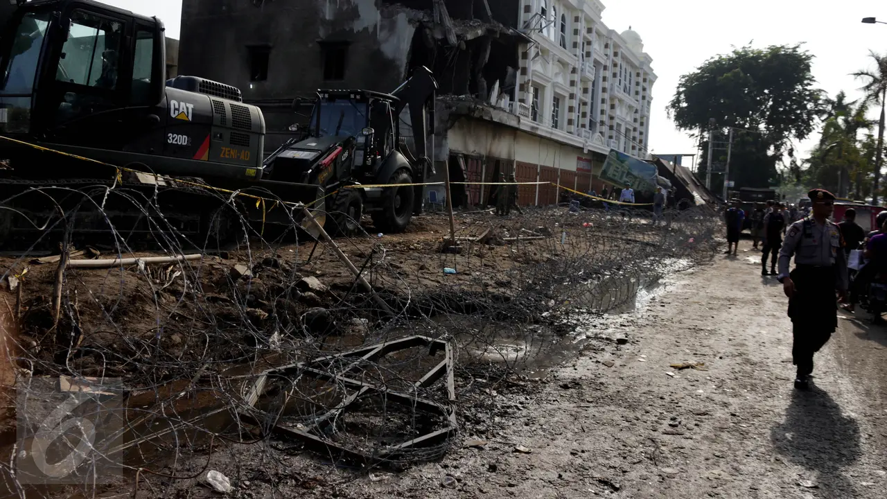 20150702-Sterilisasi Lokasi Jatuhnya Hercules, Polisi Pasang Kawat Berduri-Medan 5