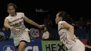 Pasangan  ganda putri Indonesia, Della Puspita Haris/Rosyita Eka Putri Sari, kalah dari pasangan Korea, Chang Ye Na/Lee So hee pada laga Indonesia Open 2017 di JCC, Jumat (16/6/2017). Indonesia kalah 21-17, 13-21- 13-21. (Bola.com/M Iqbal Ichsan)