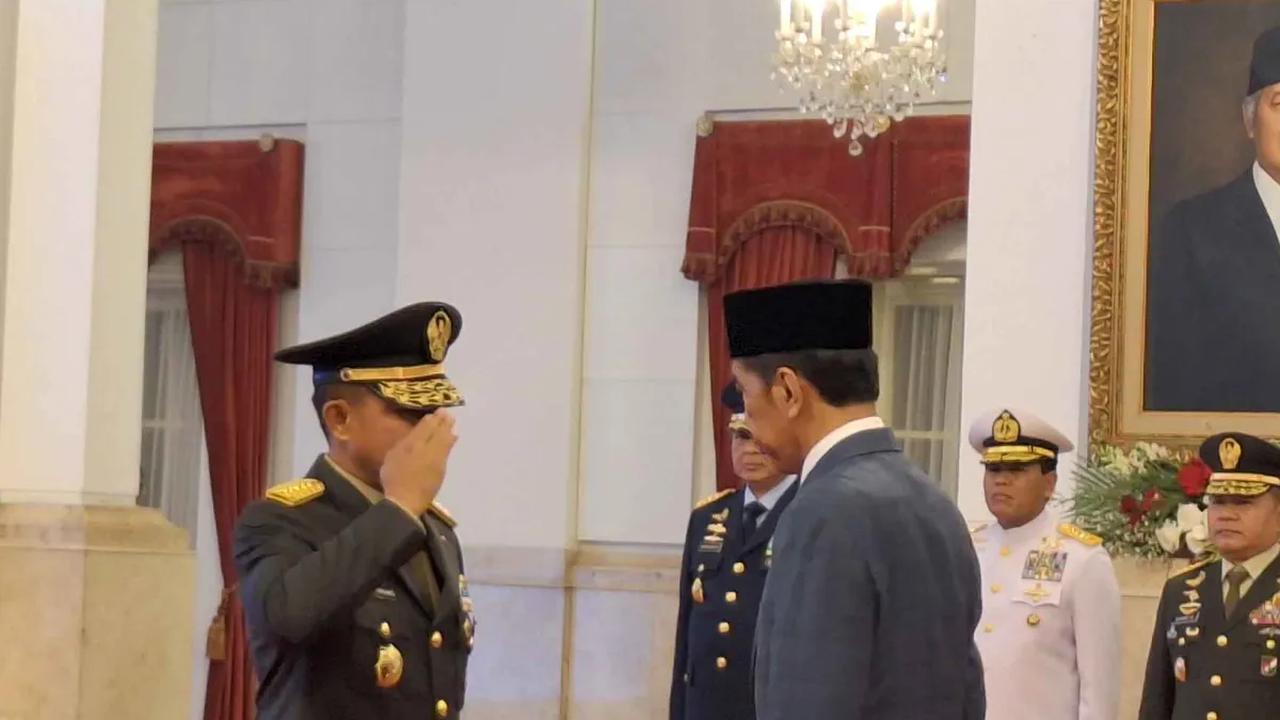 "Mengangkat Letnan Jenderal Agus Subiyanto sebagai Kepala Staf Angkatan Darat," demikian lanjutan bunyi keppres.<br>