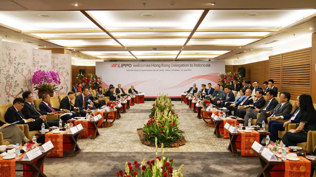Lippo Group menerima delegasi pemerintah dan bisnis tingkat tinggi dari Hong Kong Special Administrative Region (HKSAR) di Mochtar Riady Comprehensive Cancer Center (MRCCC) Siloam Hospitals Semanggi, Rabu (26/7/2023). (Dok Lippo)