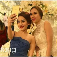 Aura Kasih akan segera merampungkan albumnya yang rencananya akan dirilis pada 2016 nanti. Ada yang spesial di album tersebut, Aura Kasih mendapatkan kado  spesial dari Glenn Fredly. Ia akan menyanyikan salah satu lagu yang diciptakan oleh Glenn.