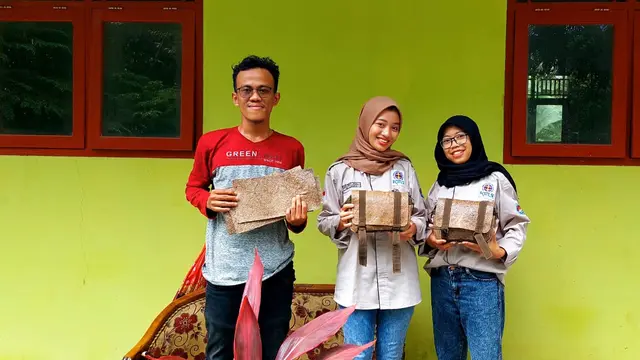 Bio Leather berbahan pelepah pisang diklaim ramah lingkungan. (Foto: Liputan6.com/UMP)