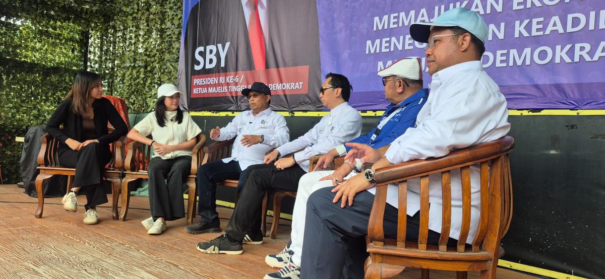 Wakil Ketua Umum Partai Demokrat Edhie Baskoro Yudhoyono bersama Ketua Panitia Lomba Rakyat Ilham Medrofa. (Istimewa)