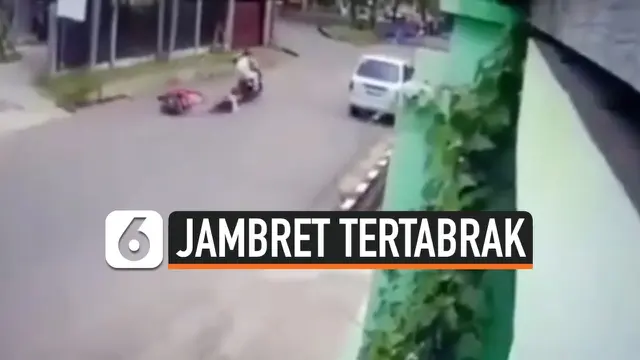 VIDEO: Jambret di Jambi Tertabrak Mobil Usai Jalankan Aksinya