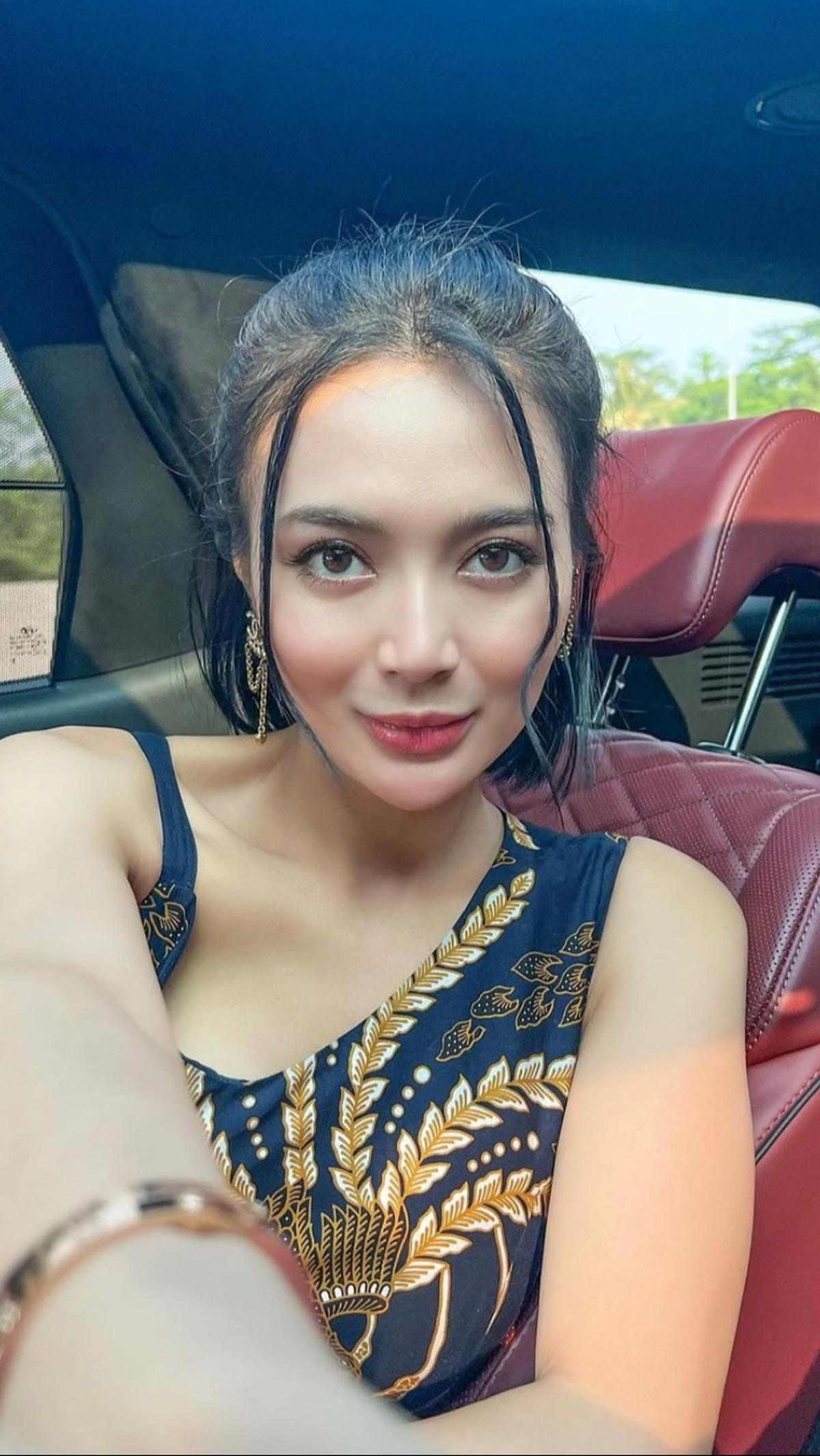 Wika memutuskan bersolo karier pada tahun 2013 setelah bergabung dalam Trio Vocal buatan StarDut. Lagu Ngutang jadi single pertamanya sebagai penyanyi.