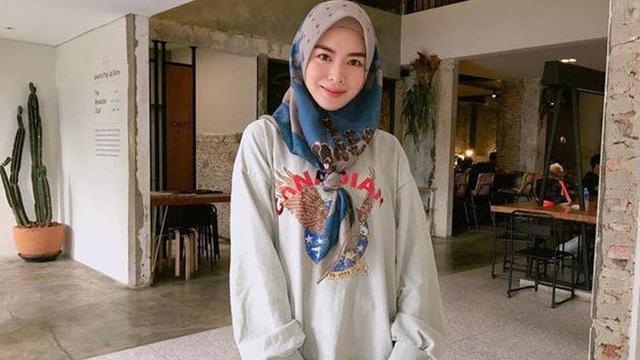 Style santai yang dipilih Ayana Moon © instagram.com/xolovelyayana