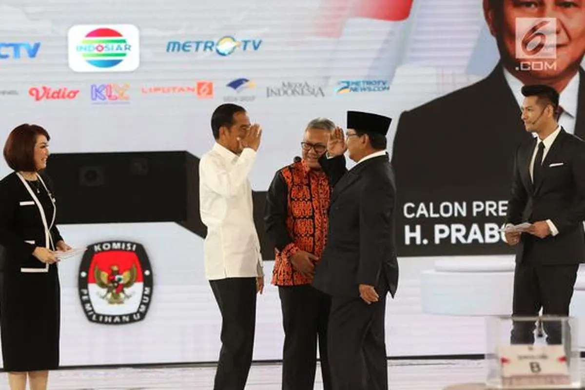 Kehangatan Jokowi - Prabowo Awali Debat Keempat Pilpres 2019