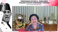 Ketua Umum PDIP Megawati Soekarnoputri saat  meresmikan patung Bung Karno di polder Stasiun Tawang. (Foto: Dokumentasi PDIP).