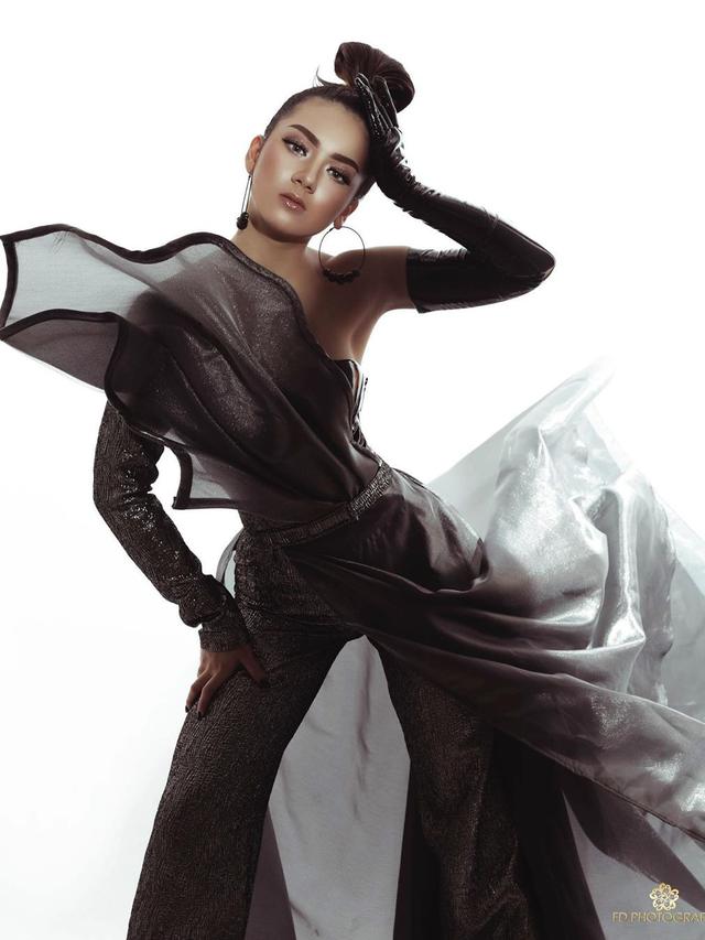 Tampil Elegan, Ini 6 Gaya Pemotretan Terbaru Ersya Aurelia