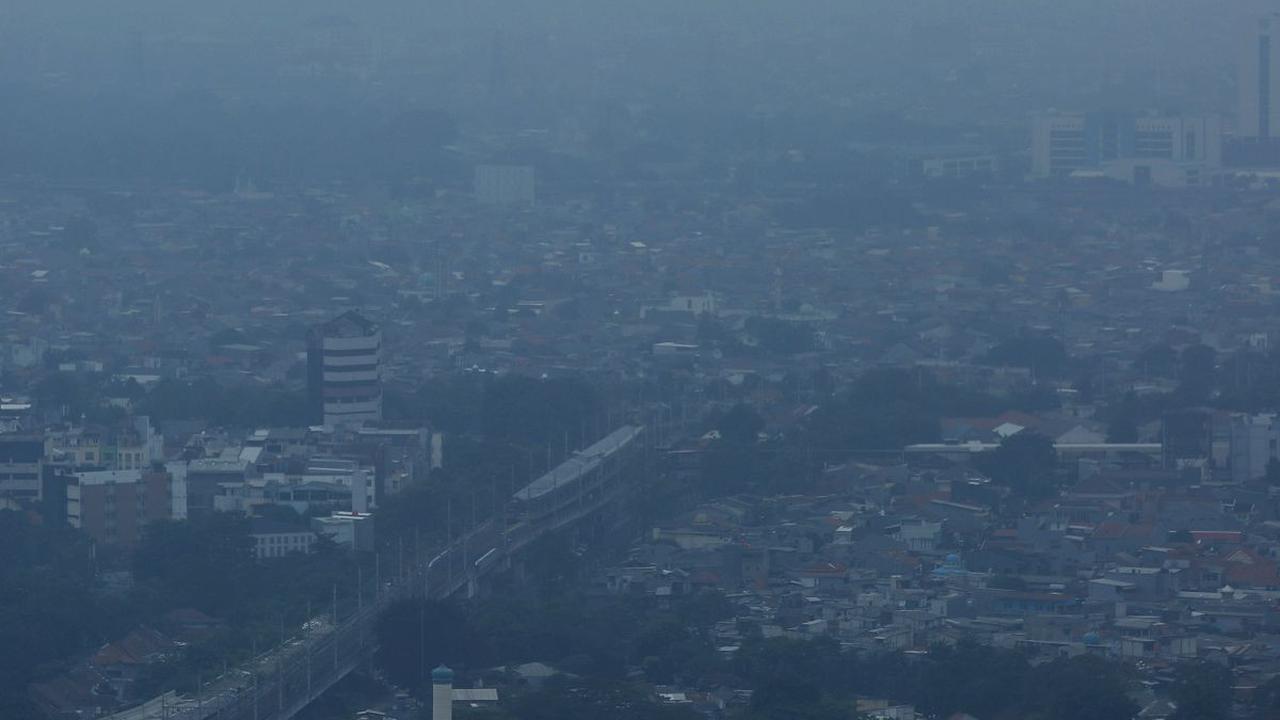 IQAir merekomendasikan beberapa cara untuk melindungi diri dari paparan polusi udara Jakarta, di antaranya memakai masker ketika beraktivitas di luar ruangan dan membatasi aktivitas outdoor.
