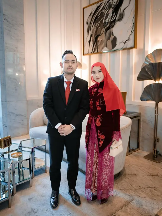 Model baju adat 7 seleb di upacara HUT RI ke-80 17 Agustus 2025, kompak foto bareng