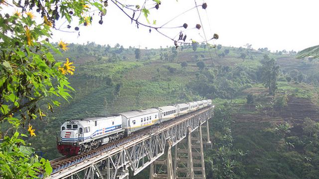 Jumlah Lokasi Rawan Bencana di Jalur Kereta Api Bandung Berkurang
