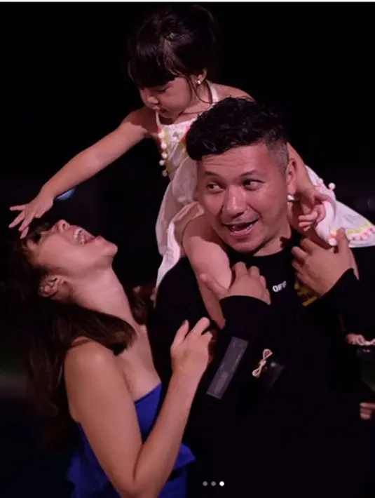 Pemeran sinetron Tiga Semprul Mengejar Surga itu mengaku ada satu janji yang belum bisa diwujudkan. Yaitu untuk berhenti merokok sejak kelahiran buah hatinya, Gempita Nora Marten. (Instagram/gadiiing)