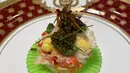 Mulai dari Salad Ketam Alaska dengan Iranian Kaviar, lalu Bekara atau lobster dengan salad betik muda.  [IG/british.hc.bn]