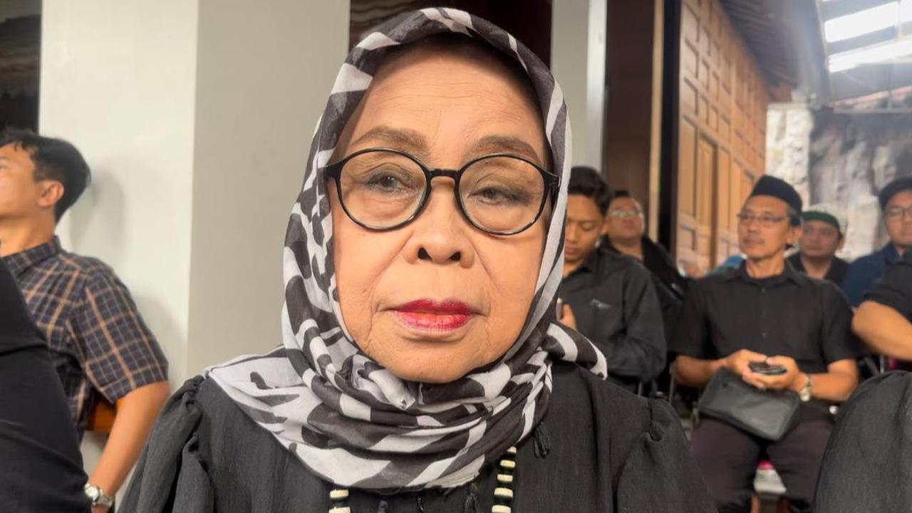 Yati Pesek Muncul ke Publik Usai Viral Video 'Diejek' Gus Miftah, Takziah ke Rumah Dalang Ki Warseno Slenk