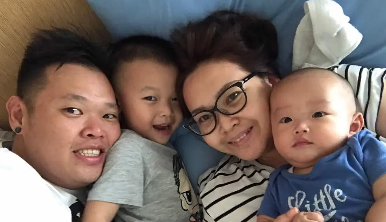 "Kalau saya syuting, dia datang ke lokasi syuting. Dia datang untuk menemani saya. Jadi, enggak ada istilah malam mingguan bagi kami," lanjut pemilik nama asli Deron Eka itu. (dok. Pribadi)