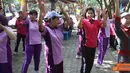 Citizen6, Kendal: Acara olahraga bersama ini beragendakan pertandingan sepak bola bagi personil TNI dan Polri sementara untuk Bhayangkari dan Persatuan Istri Tentara (Persit) diadakan senam bersama. (Pengirim: Aryo Widiyanto)