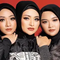 Nadya dan Tasya kini menjadi sosok saudara sekaligus teman bagi Nathalie Holscher. Ketiganya begitu dekat dan kompak. Baru-baru ini, Nathalie dan kedua adiknya menjalani pemotretan bersama. Kedekatan antara ketiganya pun kian disorot setelah sama-sama menjadi mualaf. (Liputan6.com/IG/@nathalieholscher)