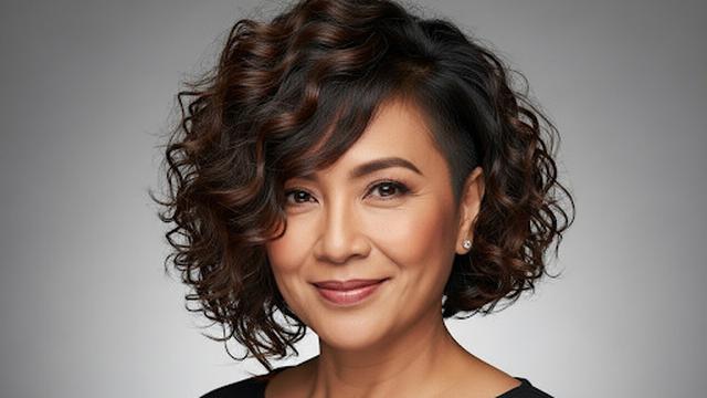 Asymmetrical Bob dengan Ikal Ketat