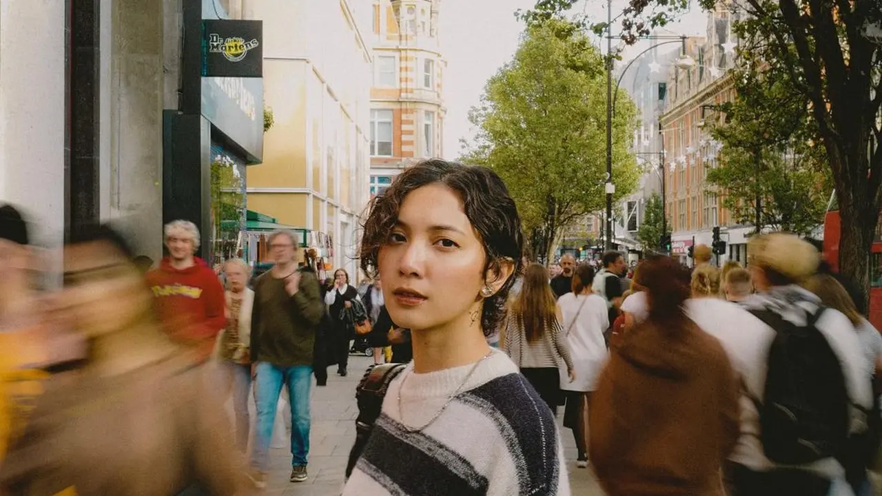 Inspirasi style boyish dari Sheila Dara yang cocok untuk kamu