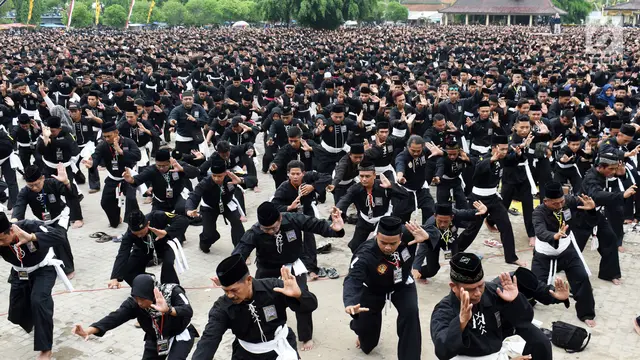 Pecahkan Rekor MURI Ribuan Pesilat Ponorogo Unjuk Kebolehan