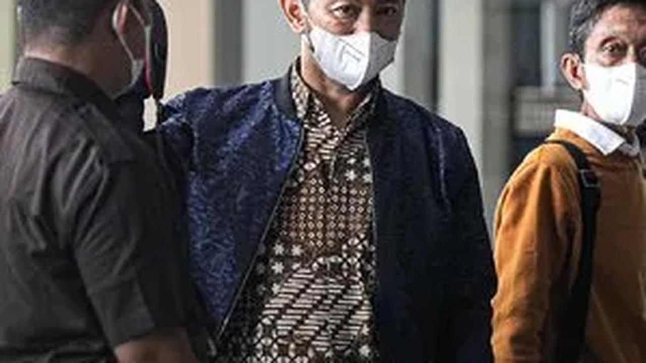 Wakil Ketua KPK Alexander Marwata menyebut, Andi Pramono diduga bersekongkol dengan eksportir dan importir untuk memudahkan memasukkan maupun mengeluarkan barang secara ilegal.
