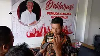 Ramdan Maku, Ketua Umum Pemuda Ganjar Gorontalo atau yang disingkat PGG saat diwawancarai awak media (Arfandi Ibrahim/Liputan6.com)