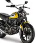 Ducati Scrambler hadir dengan desain retro yang kental yang tampak pada headlamp dan juga tangki bahan bakar dengan aksen krom.