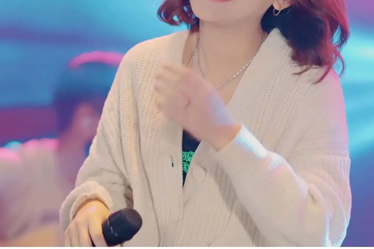 Unggah Video Fitting Baju Nikah Adat Jawa, Caption Happy Asmara Jadi Tanda Tanya