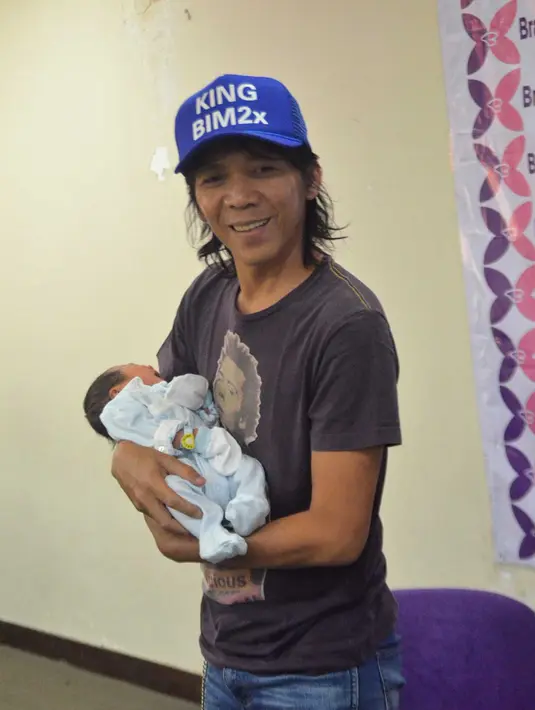 Pria bernama lengkap Bimo Setiawan Almachzumi itu dikaruniai kehadiran putra pertama untuk keluarga kecilnya.(Nurwahyunan/Bintang.com)