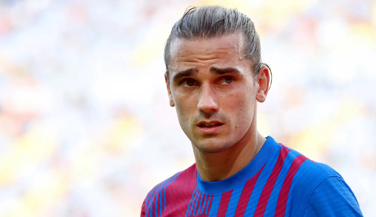 Antoine Griezmann. Striker Barcelona berusia 30 tahun ini kembali ke Atletico Madrid dengan status pinjaman selama dua tahun. Jika tampil baik, Atletico mempunyai opsi untuk mempermanenkan mantan pemainnya tersebut dengan mahar senilai 40 juta euro. (Foto: AFP/Lluis Gene)