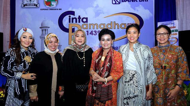 Ramadan Jenny Rachman Gelar Bazar Murah Showbiz Liputan6 Com
