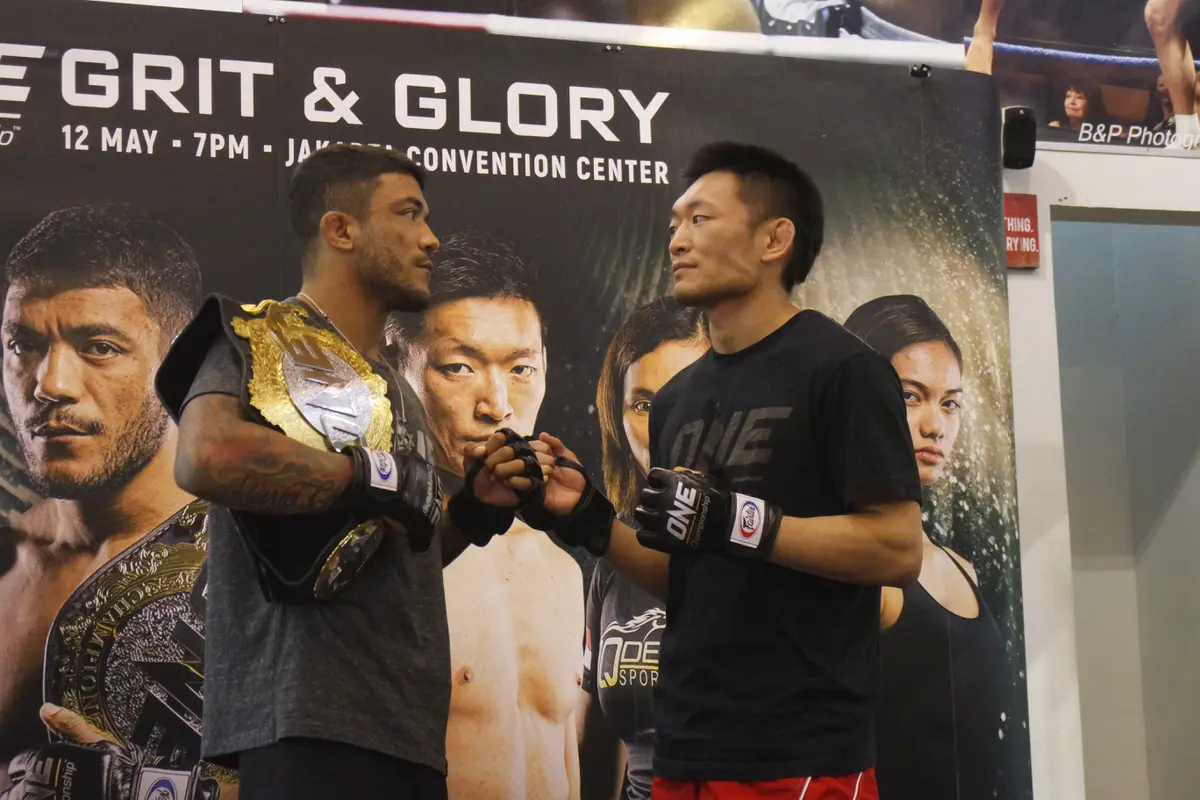 Alex Silva dan Yoshitaka Naito