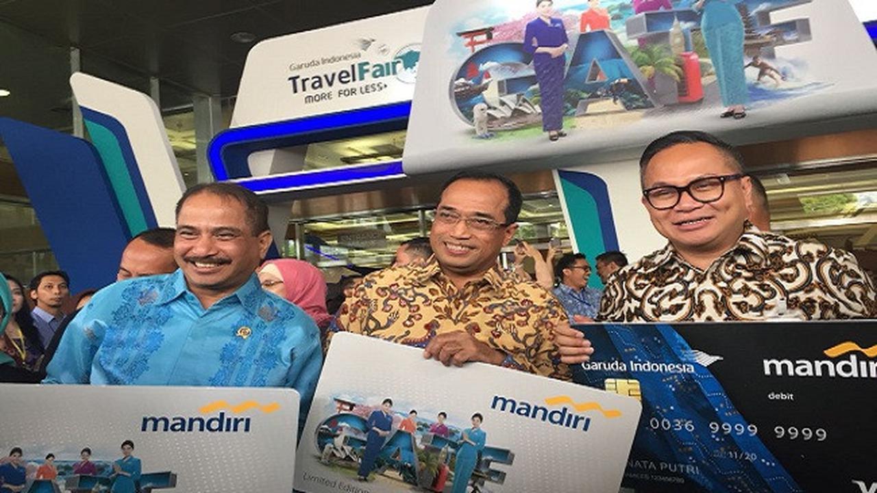 Menteri Perhubungan Budi Karya Sumadi dan Menteri Pariwisata, Arief Yahya hadir pada pembukaan acara Garuda Indonesia Travel Fair (GATF) 2018. (Liputan6.com/Ilyas Istianur P)
