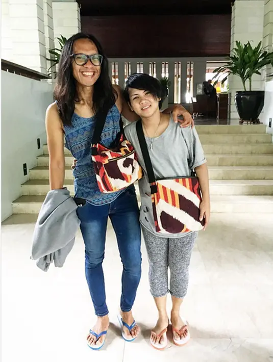 Saat itu, artis yang sering tampil kontroversial itu mengisyaratkan rumah tangga Aming dan Evelyn diambang kehancuran. Beberapa hari kemudian, tepatnya hari ini, Jumat Aming diwakili kuasa hukumnya mengajukan permohonan talak. (Instagram/ev0124)