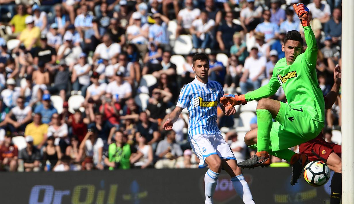 7. Alex Meret - Dibeli Napoli dari Udinese dengan harga 19,6 juta poundsterling. (AFP/Miguel Medina)