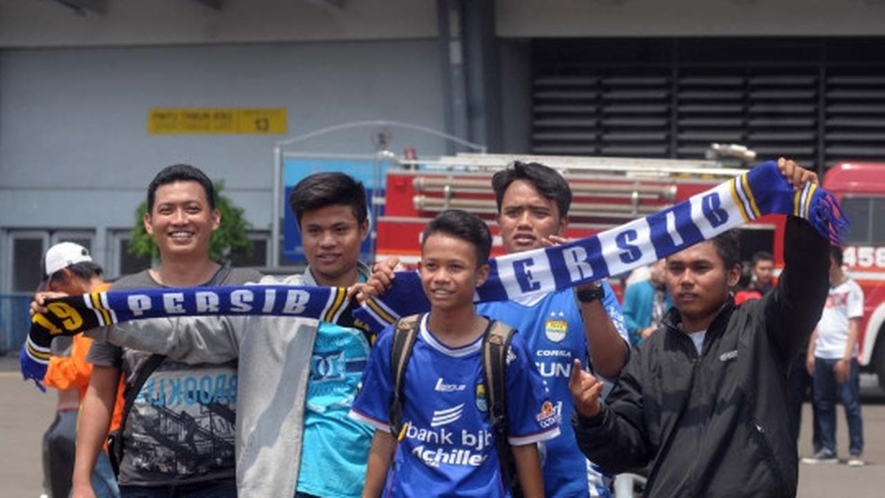 Ribuan Bobotoh mulai berdatangan di Gelora Bung Karno