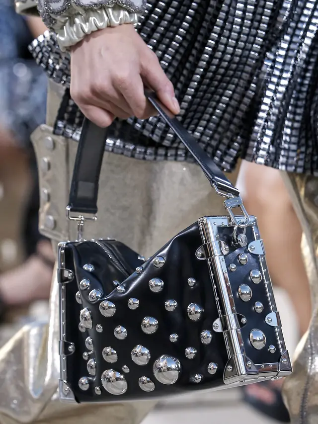 Kolaborasi Kedua Yayoi Kusama dan Louis Vuitton Hadirkan Deretan Tas Ikonik dengan Polkadot