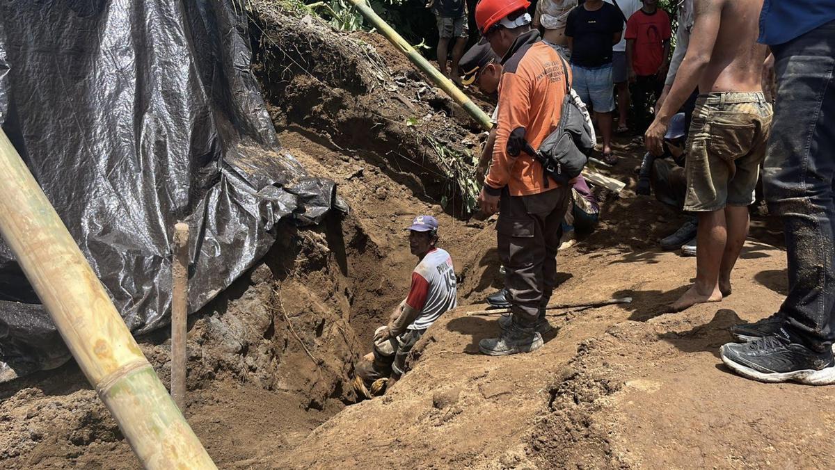 3 Orang Pekerja Bangunan Tertimbun Tanah Longsor, 1 Orang Meninggal